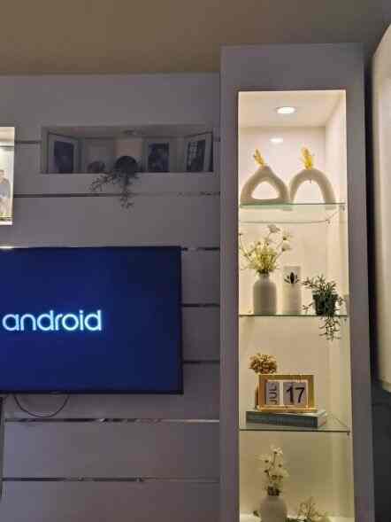 Ruang Kumpul keluarga, ntn bareng keluarga lebih hangat di ruangan ini🤍
karna aku suka bunga dan pohon hijau, ada area tertentu dan dinding rumah yg aku hias dgn bunga estetic dan pohon artificial 🌸✨
.
.
.
#ruangkeluarga #ruangtv #ruang #ruangan #homedecor #inspirasi #inspirasiruangkeluarga #inspirasiruangtv #ruangestetic