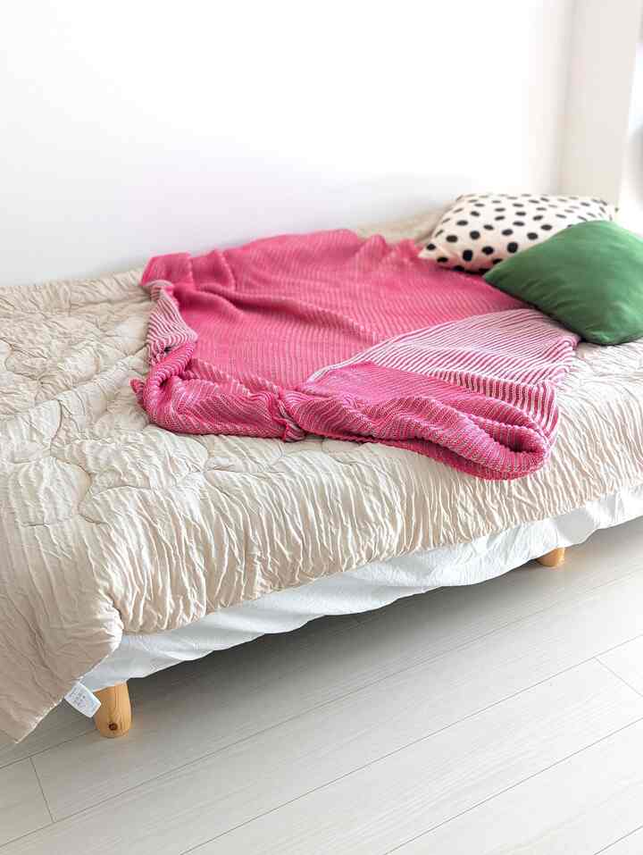 My summer blanket is the meringue blanket from #LOWYA!

It's soft and light to the touch👌

It's great because it's just warm enough to keep your body warm even when you sleep with the air conditioner on.

I also like that it can be washed🫧

#LOWYA #寝具 #寝具インテリア #寝具おすすめ