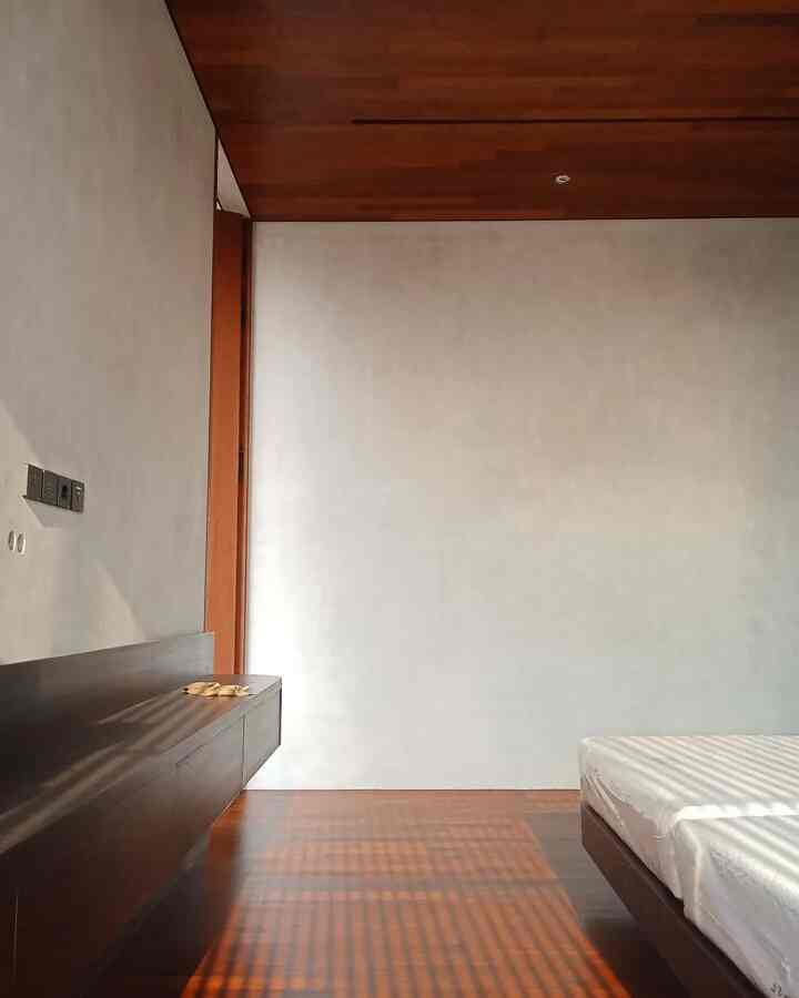 kamar tidur , lantai kayu Merbau 
#lantaikayukeras #deckingulin #rumahkayu