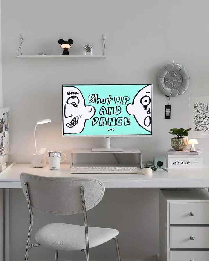 Green desk on a rainy day🌱

rainy and dark day 
How do you like my desk decorated in refreshing green?
Cube-shaped multi-tap and cute Hongpepe flower pot
And even an exciting monitor screen.

It's dark outside, but my space is bright and exciting🎶

#Color interior #맞팔 #예쁜템최고야 #집에서제일바빠 #오늘의힐링 #오늘의우리집 #나도크리에이터 #오늘장면한컷 #데스크테리어족 #조명 #요즘뭐샀니 #여름준비템 #인테리어의꽃은조명 #데스크테리어 #데스크 #데스크소품 #데스크셋업 #데스크인테리어 #책상꾸미기 #책상추천 #모니터추천 #모니터거치대 #모니터받침대 #삼성모니터 #방꾸미기 #무타공선반 #책상조명 #화이트인테리어 #40평대인테리어 #40평대아파트인테리어 