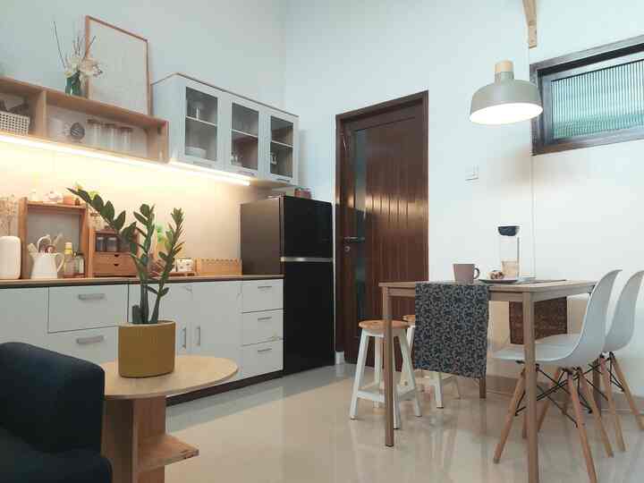 This dining room is integrated with the living room. Here I also spend more time eating and working every day.
Actually there is a special work room, but I prefer working at the dining table because I can see the cats playing around me.
I included this favorite room as a submission post for Ambassador Ohouse Season 8. It's been a wonderful journey with ohouse, I learned a lot about decoration and photography. And I'm eager to learn more 🫶
#BTNOAS8
#Diningroomideas
#openspace
#kitchenideas
#Kitchenlighting
#Kitchens