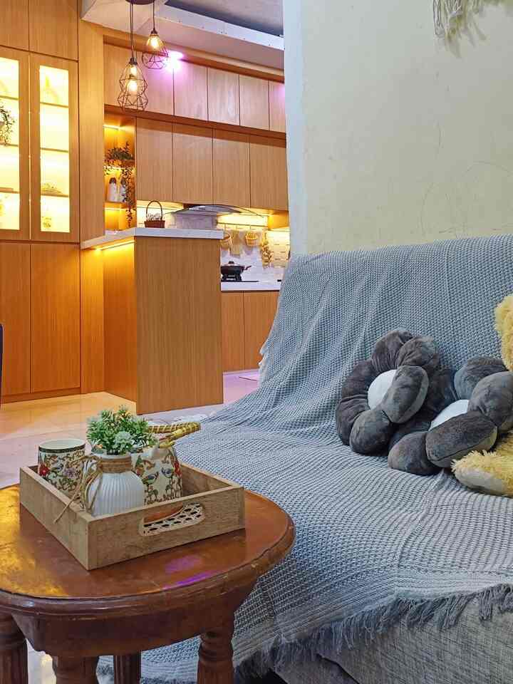 Halo selamat siang sahabat Ohouse🥰
ini adalah ruangan keluarga tanpa sekat yang langsung menuju ke arah dapur kami 🤍
.
.
.
.
.
#ruangan #ruang #ruangkeluarga #ruangdapur #rumahminimalis #rumahidaman #rumahku #rumah #inspirasirumah #inspirasidapur #idedekorasirumah