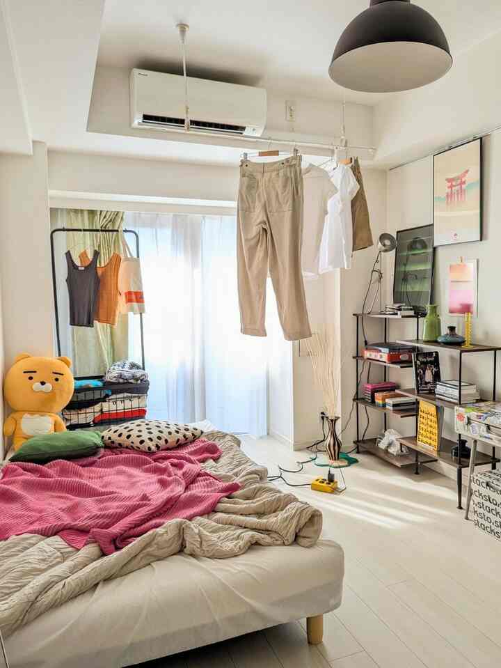 ある日のPM⏰️
#IKEA #IKEA寝具 #イケア #寝具 #寝具インテリア #ブランケット #アート #ラック #ハンガーラック #シェルフ #棚 #フラワーベース #花瓶 #花瓶インテリア 