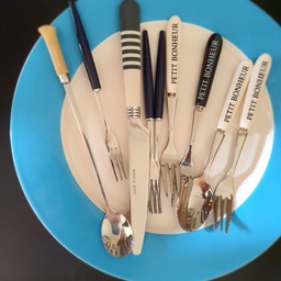▪︎▪︎▪︎♥︎ON.GOD♥︎ 온갖 빈티지▪︎▪︎▪︎
■▪︎ On.God ♥︎ 온갖 빈티지▪︎■
#다이소잘산템 #다이소커트러리 #다이소천원템 
#다이소추천템 #다이소꿀템 #다이소템
#다이소무사템 (무!조건 사!야할 템♥︎)
#온갖빈티지노하우 #온갖빈티지활용법
#온갖빈티지소품 #온갖빈티지다이소템
▪︎ 다이소 커트러리 떼샷 !! ♥︎
이게 다 천원템! 👍🏻 ❤️
맘에 드는 거 잔~뜩 사도,
아주 쓸어담아서 사도, 
만원이면 ! 🤩
온 식구 커트러리도 구비할 수 있겠어요~!
게다가 가격도 천원인데,
예쁘기까지 하더라구요.
다이소 커트러리 구경해보세요.
재밌어요!
:) ♥︎
#빈티지인테리어 #빈티지 #파리 #빈티지라벨 #빈티지이미지 #빈티지주방 #프랑스파리 #파리
#프랑스빈티지 #파리감성 #패브릭커튼 #쉬폰커튼 #Paris #CAFE
#온갖빈티지♥︎
#온갖빈티지홈♥︎