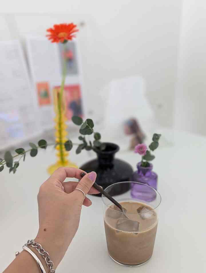 カトラリーは #DULTON を愛用🥄
焼き付け加工がされているので、
ヴィンテージ感が出てかわいい🦭🩷

#カトラリー #スプーン #コーヒー #コーヒータイム #カフェインテリア  #カフェ雰囲気 #グラス #食器おすすめ #食器 