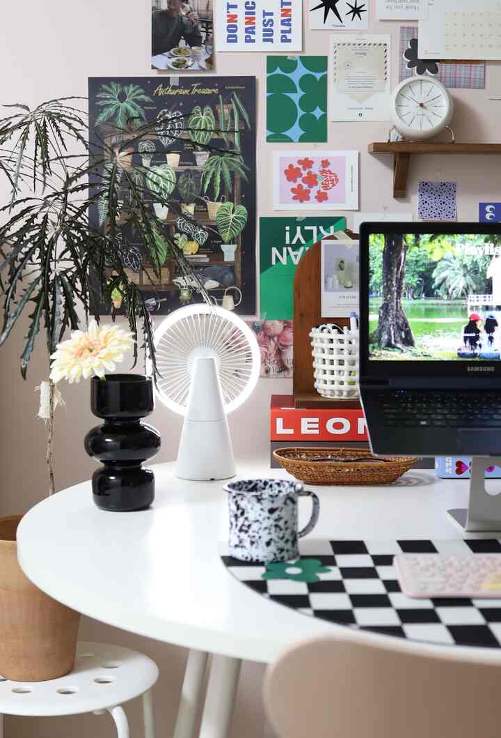 📝 Seharian yang panjang dihabiskan dengan duduk di depan meja
Setelah selesai bekerja, aku mendinginkan kepalaku dengan secangkir kopi dan melihat poster tanaman.
Saya menambahkan yang baru. Sebagai kepala pelayan, saya sangat menyukainya. 
Bahkan saat ini, Jalan Sabujak sudah mulai malam.
Saya pikir itu mungkin masuk ke mode malam hari...🤭

#Posterinterior #Mejainterior #Barang-barang cantik terbaik #Tamanhariini #Poster #Mejainteriorkeluarga #Meja #Dekorasi #HiasanKamar #InteriorMeja #Ikuti Saya #RumahHariIni #CaraHidup Sendiri #Meja #Saya paling sibuk di rumah #Hiasan dinding #Interior antik #Pemandangan masa kini #Alat peraga kayu #Interior kayu #Kantor rumah 
