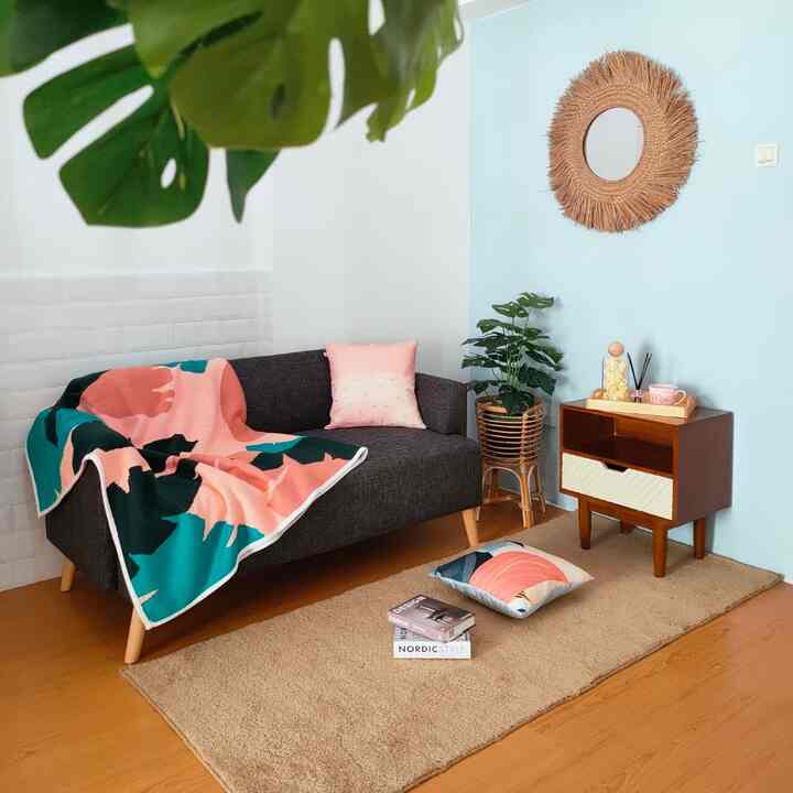 Rumahku apartemenku. Apartemen 2 Bedroom yang dibuat tanpa sekat agar terlihat luas. Terdiri dari Living Room, Ruang TV, Kamar Tidur & Pantry. Hunianku bergaya japandi dengan sentuhan warna eclectic untuk pop up color sesuai kepribadianku yang suka colorful 😍

#japandi #scandinavian #homedecorinspo #rumahjapandi #rumahminimalis #rumahscandinavian #apartemen 