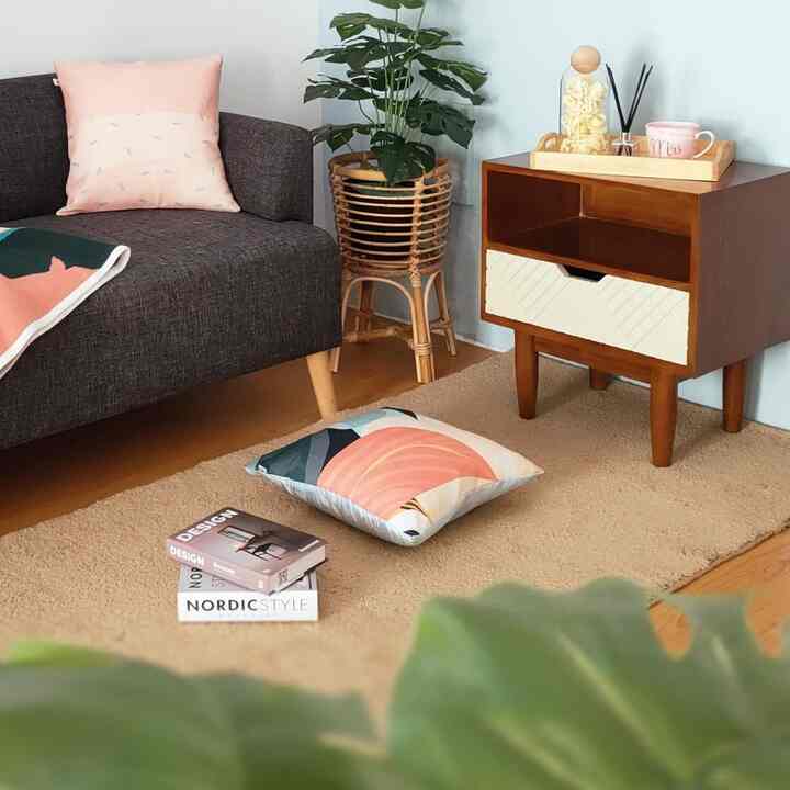My simple japandi living room with pop up color. Dekorasi untuk living room ini memakai perabot yang lebih simple dan fungsional. Sengaja pake aksen warna pop up color supaya tidak monoton untuk interior nya.

#livingroomstyling #dekorasilivingroom #livingroommakeover #livingroom #ruangtamu #ruangtamuapartemen