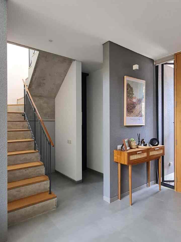 Welcome to compacthappyhome 🏡🌿

Our tiny home is all about simplicity and functionality, where every corner has a role to play. We embrace the Japandi style that features clean lines, natural materials, and open spaces that bring our living areas to life. 

Teakwood furniture adds a warm, earthy touch, while large windows invite the beauty of the backyard into the home. 

This blend of comfort and minimalism makes our home a true reflection of our love for nature and simplicity. 

#Japandi #homedecorinspo #rumahjapandi #tropicalmodern #CompactLiving #Teakwood #MinimalistHome #CompactHappyHome