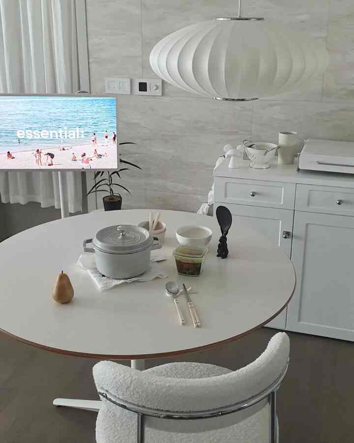 #今日の私の家 
ソウルに仕事があって地下鉄に乗っていくのに家順だった私はどうして出るのが難しかったのか…… 🥺
地下鉄に乗るのはなぜこれほど面白くないのでしょうか？ㅠㅠㅠㅠㅠㅠㅠㅠㅠㅠㅠㅠㅠㅠㅠㅠㅠㅠㅠㅠㅠㅠㅠㅠㅠㅠㅠㅠㅠㅠㅠㅠㅠㅠ

私は少し前に食べましたが、ソーセージオリーブ鍋をみんなで食べましたか？オリーブなぜこんなにおいしいのですか？ソーセージですよ!!!
本当に新しい味でした🥺 
釜飯はいつもご飯豆腐は基本ですが、細工器も食べられますよｗｗｗｗｗｗｗ
本当に簡単に食べられるので、今夜もソーセージオリーブ鍋で食べなければなりません！製剤は釜飯がとても好きなので子供のいる家もおすすめおすすめですよ🖤

#スターウブ #スターウブ50周年 #スターウブモーメント
#武器 #landscape #スタンバイミ #lg電子
＃ホームスターグラム＃ホームスタイリング＃ホームスイートホーム＃キッチンインテリア 
＃キッチン＃キッチン用品＃キッチン収納＃キッチン飾り＃キッチン照明 
＃照明＃おがくず＃ホームクック＃ホームクックスターグラム＃home
 #homestyling #homestyling #homesweethome 