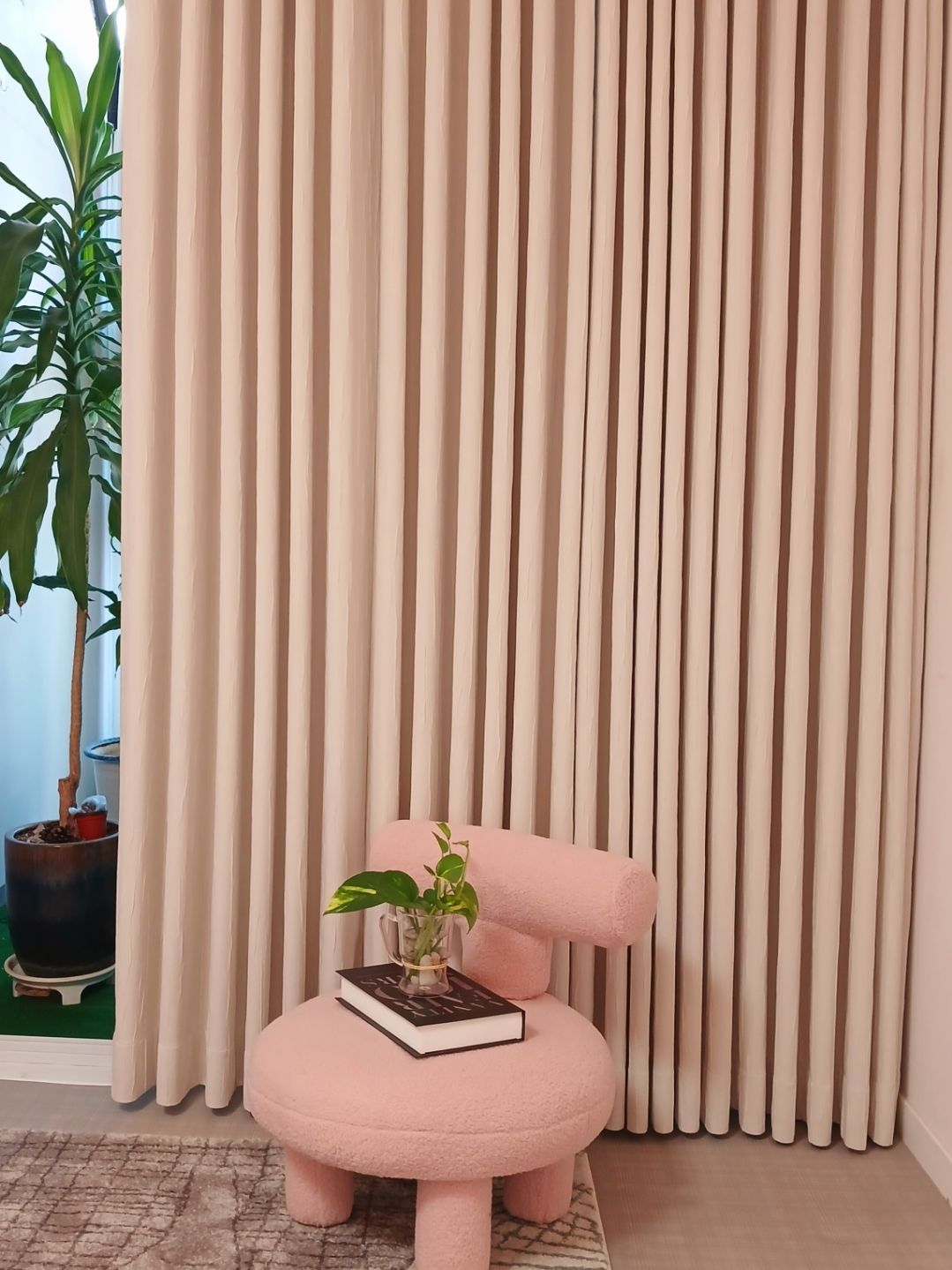 Wool Fabric Accent chair user photo
