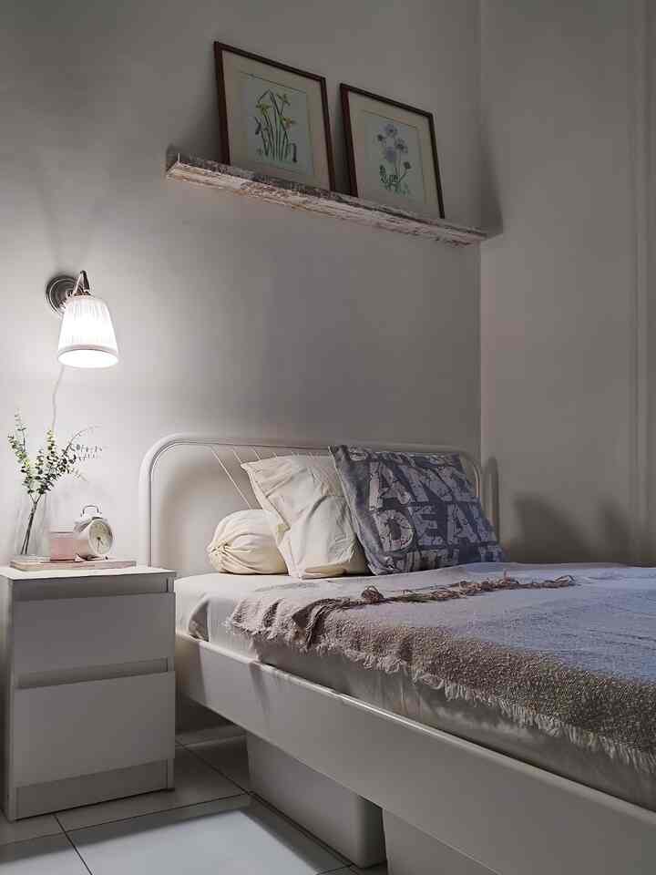 Tempat ternyaman setelah seharian lelah bekerja.... #kamar #kamarputri #ikea #acehardwear #tidurmanis 