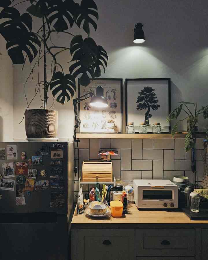 suasana malam dirumah kami 🌜
untuk suasana malam kami biasa menyalakan lampu ambience utk memberikan efek teduh 
didominasi lampu berwarna warm white agar warna ruangan lebih hangat
#lampurumah #inspirasilampu #nightvibes
#dapur #pantry #suasanamalam #diningroom #stutyo