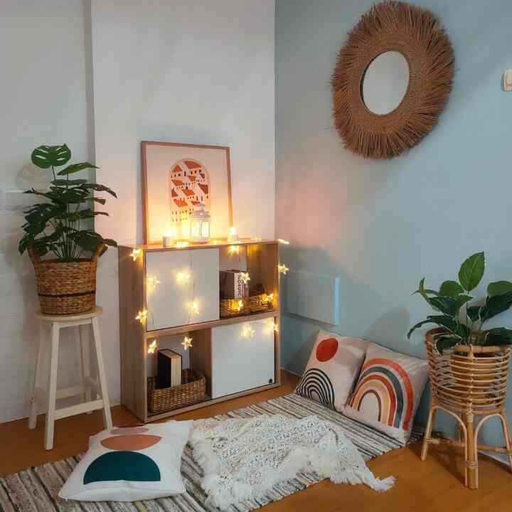 Tips suasana rumah menjadi cozy, yaitu menambah lighting sebagai dekorasi interior. aku pilih warna warm light. Selain menambah suasana menjadi adem dan cozy, juga menjadi estetik.

#lampurumah #inspirasilampu #nightvibe
#lampu #lampukamar #lampudinding
#lighting #homelighting #warmlight #Apartemen 