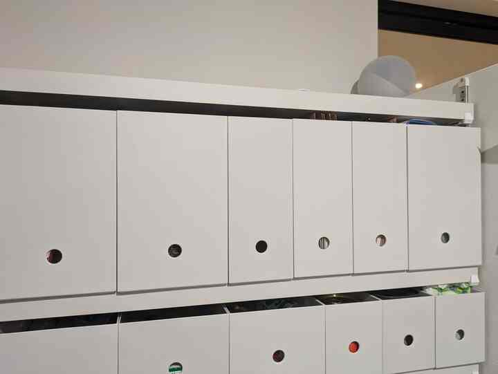 パントリー収納は無印でまとめてます✌️
いつもあるシリーズで、付け足したければ同じのがある安心感😌
ラベリングしなくちゃかな〜などと考えていたけど
すぐに慣れてどこに何があるか覚えてます🙌

#パントリー
#パントリー収納
#無印良品 