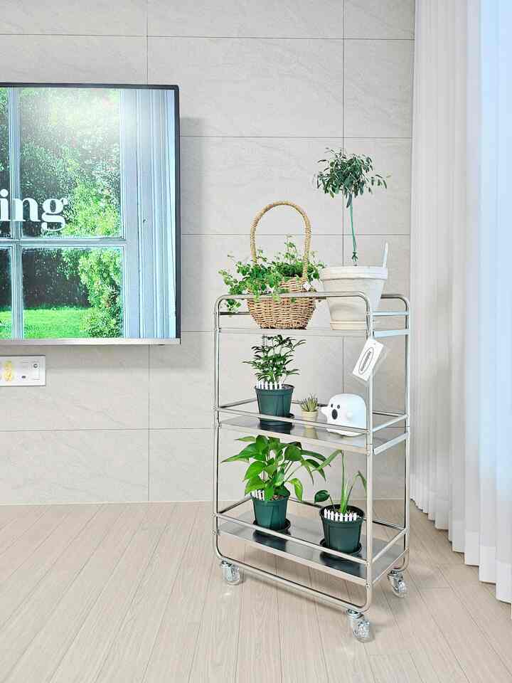 🪑Home decoration as simple as possible
A trolley came into my house after a long time, with almost no wall decorations or props♡

There aren't many plants, but I didn't have a place to put the plants that had increased one by one as I went around the garden,
but the butler's house had one of these trolleys~~

It looks pretty and convenient, so I bought one to put my greens on^^

This is a large 3-tier Radamino mid-century modern trolley that I assembled with transparent wheels.
Wow~~😃😃 It's so pretty^^

It was pretty in the picture or on the screen, but it looks much prettier in person.

I think it would be even prettier if you put interior props, objects, and lights on it in addition to flower pots.

I put a flower pot on it for now

It was a bit of a hassle to go back and forth to water the few greens...ㅋ Now I can drag it around easily.

It goes well with my house, which doesn't even have a single terrier, and 
The wheels roll well, 
It's versatile enough to be used anywhere in the living room, bedroom, or kitchen, so I think it's perfect as an interior decoration item for my house~~👏🏻👏🏻 

#HousekeepingPerformanceEvaluation #인테리어살림템 #오늘의우리집 #집에서제일바빠 #식집사성장기 #식집사 #오가든수확물 #트롤리 #철제트롤리 #스텐트롤리 #예쁜트롤리 #철제선반 #예쁜템최고야 #이거살까요 #미니멀리스트모여라 #수납의달인 #거실꾸미기 #거실인테리어 
#FollowMe💕 #맞팔