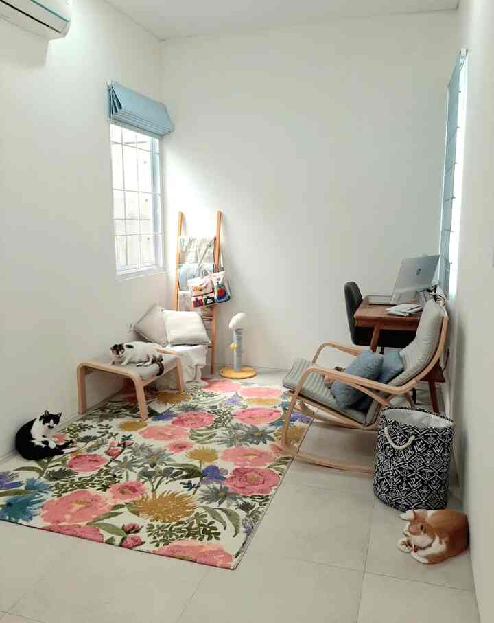 Rumah yang nyaman aman bukan hanya untuk penghuninya tapi juga buat semua yang mampir, termasuk kalau tamunya adalah anak-anak. 

#RuanganRamahAnak versi Hoi Huisje adalah:
- Cat non-toksik, ramah lingkungan
- Isi ruangan dengan furniture yang bersudut tumpul
- Jika ada laci, gunakan engsel soft closing
- Karpet dengan anti slip agar tidak mudah bergeser



#RumahRamahAnak #PlayroomAnak #MejaBelajarAnak #InspirasiRuangBermain #InspirasiRuangKerja #KarpetKamarAnak #KarpetRuangKerja #MejaKerjaKayu  #MejaKerjaEstetik #WarnaCatRumah