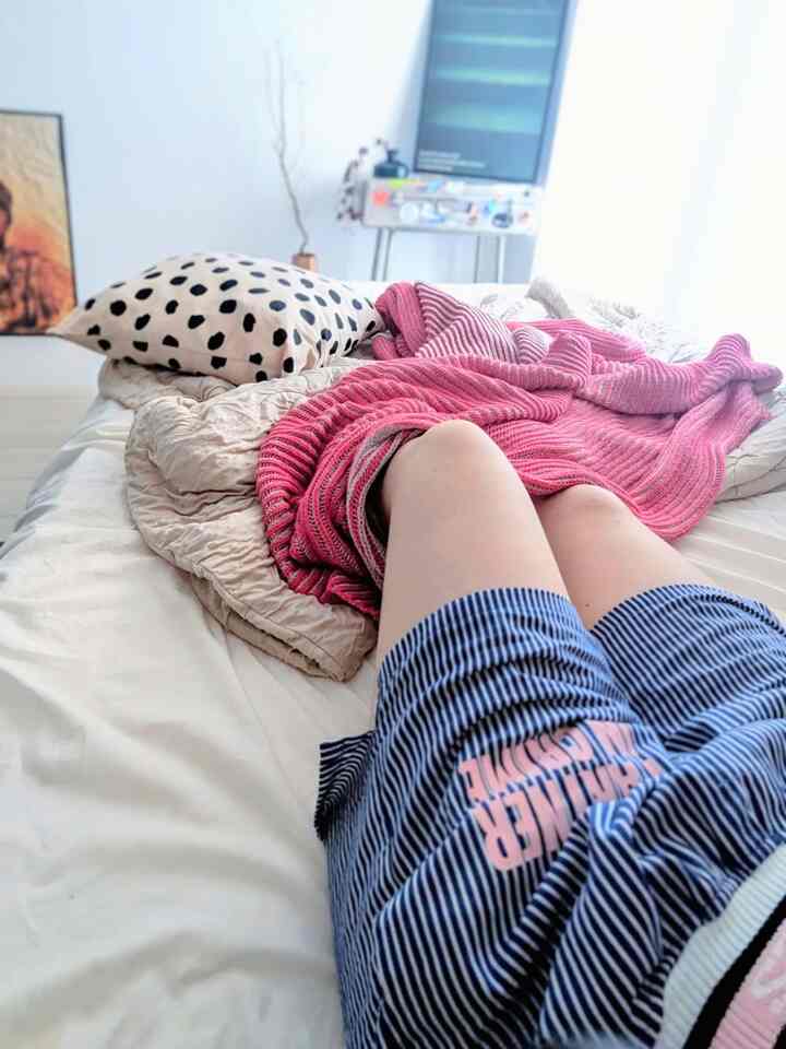 ベージュの #LOWYA のブランケットは、
肌触りが気持ちよくて結構クセになる🤔🧡
.
それより起きるとたま〜に、
クッションが逆方向にあるんだよな🤔
どんな寝方をしたらそうなるのかな🤔
#ブランケット #寝具 #寝具インテリア #寝具おすすめ #ベッドルームスタイリング #ベッドルーム #クッション #クッションインテリア #クッションカバー #IKEA #IKEA寝具 #布団 #布団おすすめ 