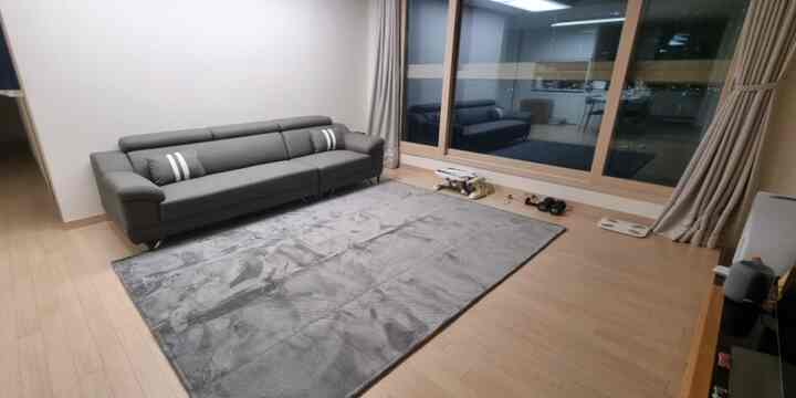 #집에서제일바빠 #집 #우리집포토존 #우리집 #우리집자랑 
#ウォッシャーブログ #4인쇼파 #oledtv #플레이스테이션5 

こんにちは！

家を飾っています！飾るのは忙しいです..ㅜ

ショパはついに今朝出荷され、インストールを完了しました。

ウォッシャーブラッグをいよいよ敷いてみました！ 

もうそろそろ寒くなっています。 

お兄さんも暖かく過ごしてください〜❤️💚🧡🩷💛