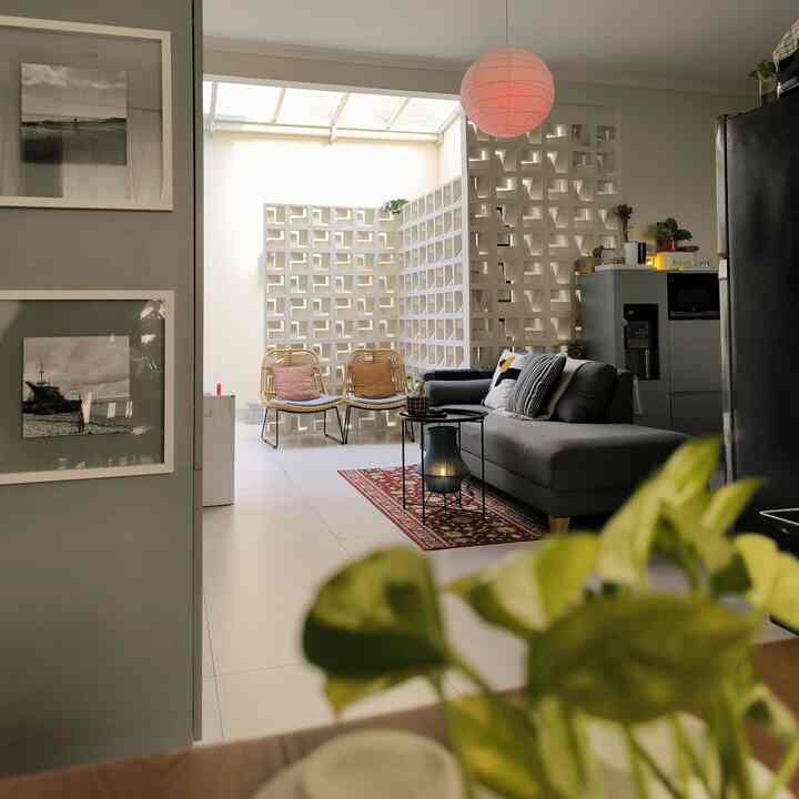 Noon.
Weekend siang menjelang sore adalah waktu tepat untuk menikmati living room. Terutama jika hari mendung, diiringi gerimis. Syahdu! Fix, inilah momen favorit keluarga kami. Sambil menikmati kopi, mendengarkan musik jazz, dan membaca buku--simple happiness!
#SofaMinimalis #GraniteTileMatt #PartisiRoster #CatInteriorCerah #KabinetTV #HPLFurnitur #SudutNyamanKeluarga #RuangFavoritKeluarga