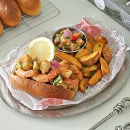 버터 향 가득한 브리오슈 번을 만들었어요🌭 
과카몰리에 구운 새우까지 속 빵빵하게 채워서 한입 먹으면, 얼마나 맛있게요🥹
직접 만들어서 좋은 재료만 사용하고 건강하게 채운 속까지 완벽한 홈메이드 샌드위치라구요☺️
브리오슈 번은 쿠킹트리님 레시피로 만들었구요,
빵 구울 때 사용한 몰드는 루치 #핫도그몰드 예요.
논스틱 특수 코팅 처리가 되어있어서 반죽이 눌러 붙지 않아 빵이 쏙쏙 잘 분리되고 
일반 몰드틀과 달리 어떠한 환경에서도 부식, 녹슬일이 없어서 반영구적으로 사용 가능하답니다👍🏻
➰️루치 핫도그몰드
- 100% 백금 실리콘으로 제작
- 논스틱 특수 코팅을 입혀서 반죽이 눌러 붙지 X
- 부식,녹슬일이 없어서 반영구적으로 사용 가능
- 오븐 뿐 아니라 냉동고, 전자레인지도 사용 가능
#홈베이킹 #건강한간식 #베이킹도구 #밀텍하우스 #핫도그번 #샌드위치 #청소도구 #아스토니쉬 #루치 #과카몰리 #새우요리 #홈쿡 #브런치 #홈브런치 #꼬임커트러리 #키친크로스 #반죽기 #주방도구 #맞팔