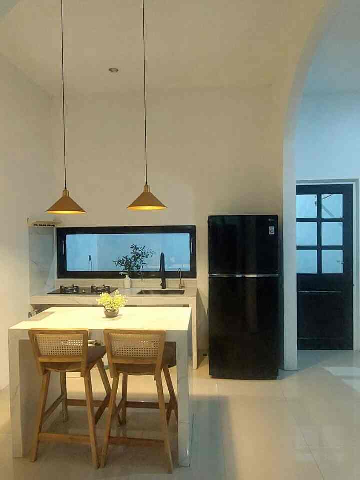Awalnya sempat berpikir butuh seberapa besar dapur yang kami butuhkan. Tapi berhubung pasangan ingin ada island di dapur, akhirnya kami putuskan untuk membuat dapur yang minimalis tetapi cukup leluasa untuk bermanuver, karena sejujurnya saya jarang masak yang heboh. Kitchen set masih jadi waiting list kami, wish us luck segera terpenuhi ya😉
#MakeOverDapur #StylingDapur #StylingKitchen #KitchenRenovation #KitchenIdeas