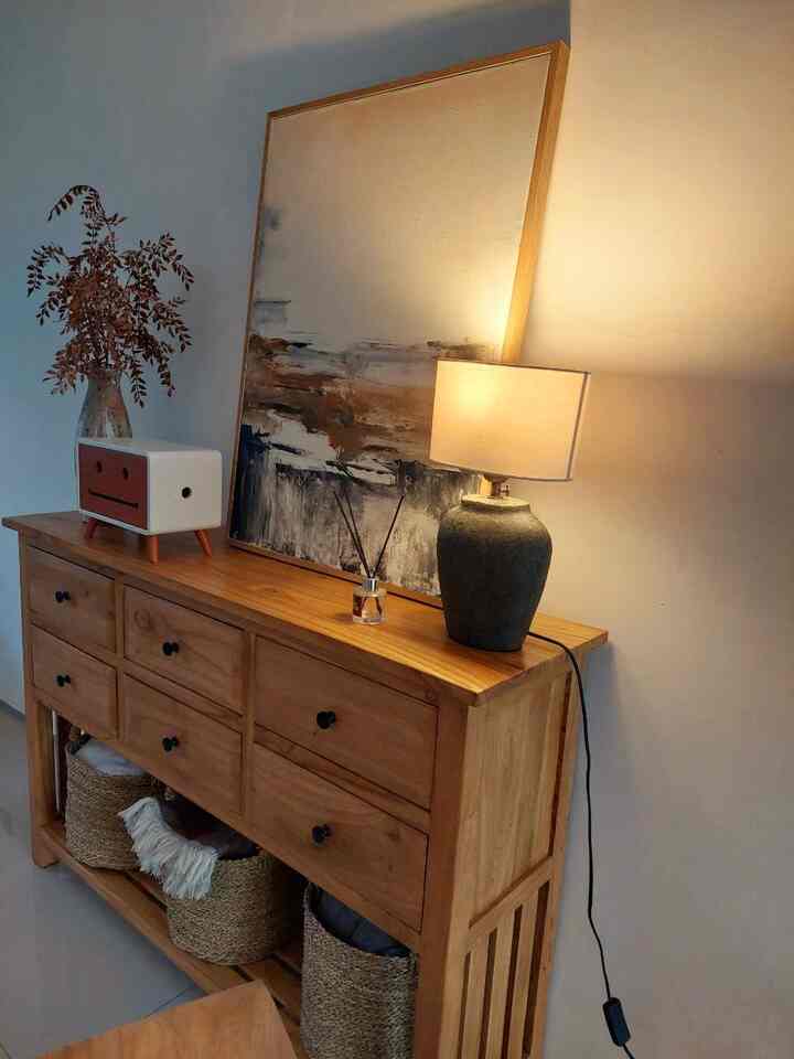 My best puchases for this month are:
1. Table Lamp: Karena letak console table ini di area hallway yaitu di seberang tangga dan dekat pintu keluar. Maka, kami membutuhkan 1 pencahayaan di malam hari yang bisa menerangi seluruh ruangan di lantai 1. Isn't it pretty yet functional?
2. Art Painting: Untuk melengkapi tampilan keseluruhan console table ini, rasanya tidak lengkap kalau belum ada sentuhan art paintingnya. This looks giving me the autumn vibes🤎
3. Round Dining Table: Kami membutuhkan meja makan yang tidak terlalu formal. We want to give a breakfast nook vibe. Meja makan bulat terasa intimate dan nyaman untuk kami.
4. Artificial Tree: Untuk menciptakan natural greenery feeling di dalam ruangan, pohon artificial ini menyempurnakan looks yang ingin kami ciptakan. Shh🤫.. harganya sangat ramah di kantong. We 💚 it
#SpillBarangMurah #RekomendasiProduk #ScandinavianHouse #ConsoleTable #DiningRoom
