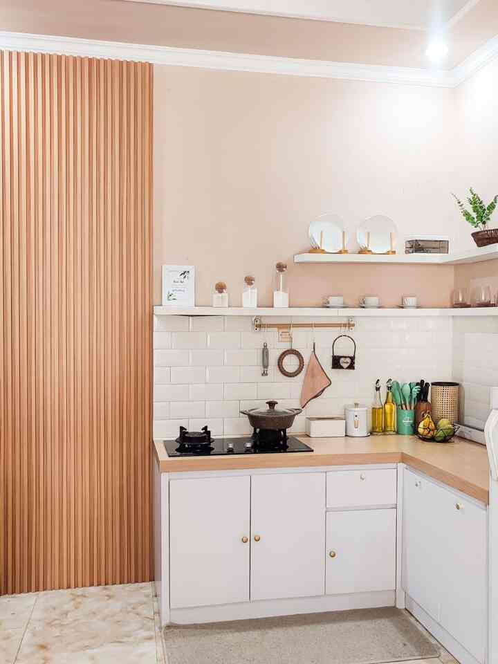 Tampilan baru dari dapurku✨
Yeay akhirnya bisa pasang wpc di area dapur ini😍
Beneran ya sengaruh itu cuma pasang wpc beberapa lembar langsung berubah vibes dapur dirumah.
Aku order wpc online di evchome warna oak ukuran 16x2,4x290cm.
Gimana nih tetangga ? Tertarik ga pasang wpc dirumah ? 

#KitchenSet #KitchenMinimalist #InspirasiDapur #KitchenStyling #KitchenInspo #KitchenDecor #KitchenDesign 

