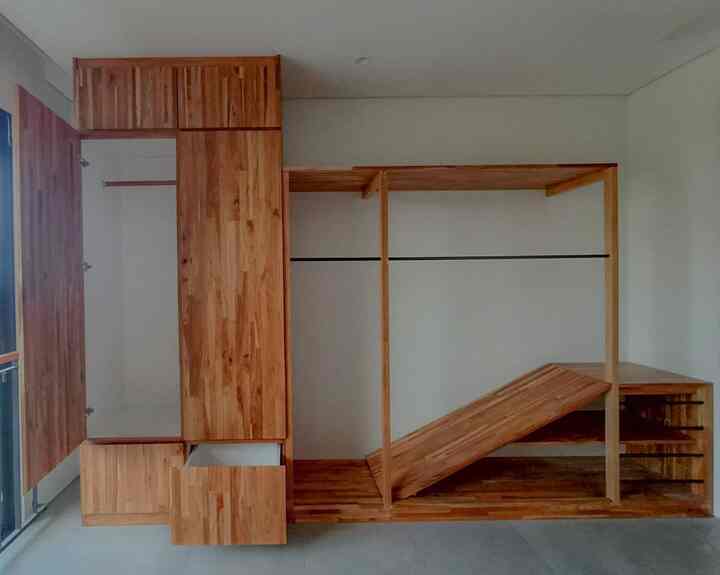 Furniture built in yang sudah didesain sejak awal dimaksudkan untuk memaksimalkan pemakaian ruang sehingga tercipta sisa ruangan yang luas.
Seperti contohnya furniture custom serbaguna yang  bisa dijadikan perosotan ataupun meja belajar.
Begitu juga dengan dipan custom yang diberikan laci-laci tambahan dibawahnya, dimaksudkan supaya tidak menambah rak storage yang menghabiskan luas ruangan.
Beberapa bench kami fungsinkan sebagai storage untuk menyimpan perkakas,tanpa mengurangi nilai estetik suatu ruangan
#RuangTerbatas #NeverTooSmall #bedCustom #furniturbelajar #furniturecustom #kayu