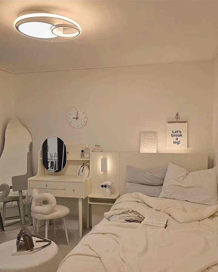 My eldest daughter's room, who is a high school student🤍
I changed the lighting tone of the ceiling light to white and light bulb color, and it looks more cozy.
I usually keep the entire room dark, but the desk stand can be adjusted to various colors from daylight to white and light bulb color, and it's quite bright, so I like to turn down the other lights in focus mode. 💡

#Children's room #자취방 #원룸 #원룸인테리어 #화장대추천 #고등학생방 #고딩방 #딸방 #사춘기학생방 #방등 #조명인테리어 #조명추천 #침대 #원룸가구배치 #자취방꾸미기 
#Full-length mirror #인테리어소품 #가구인테리어