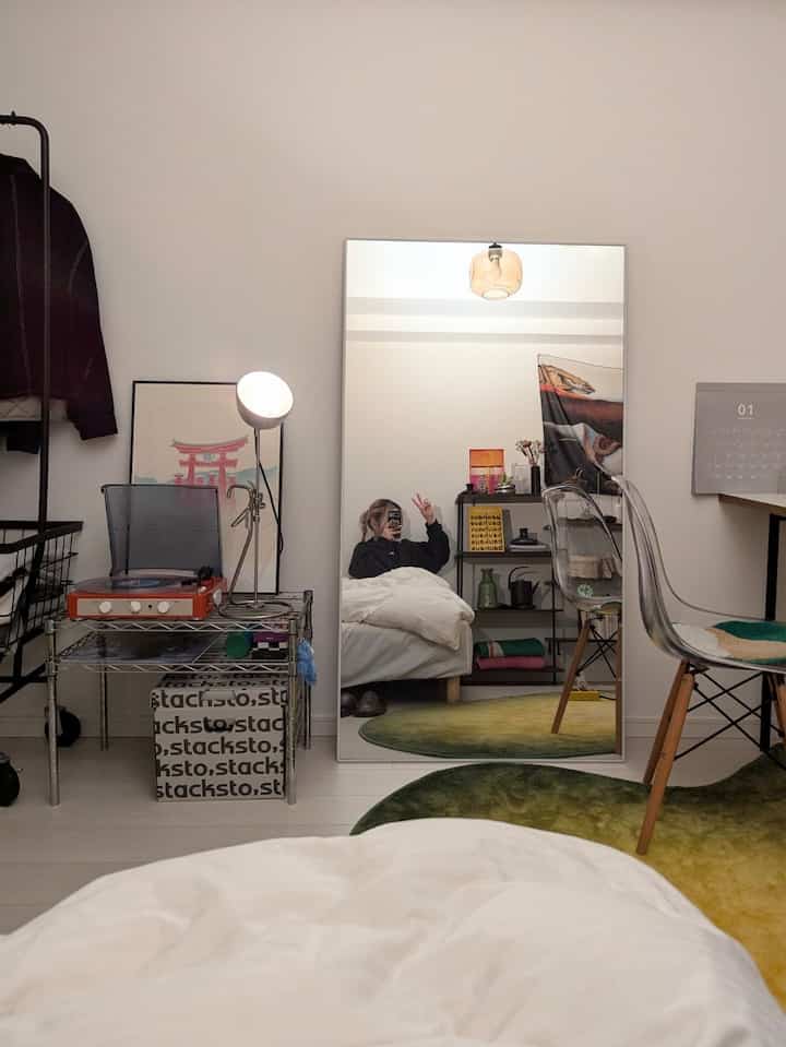 I took this photo because it was a nice angle 🕺
Today is the day my new working chair arrives 😌
I'll post it again, so look forward to it!
#fullbodymirror #全身鏡 #ミラー #カラフル #カラフルなインテリア