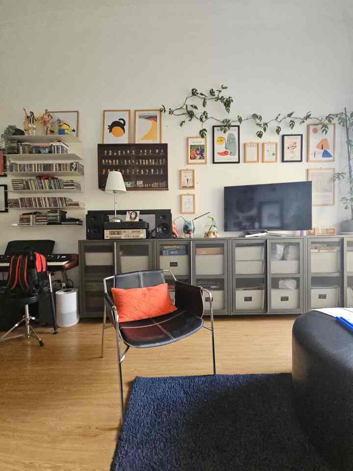 tips ruang/tempat penyimpanan di rumah kami..
1.rencanakan barang ap aja yg akan disimpan di area ini
2.kelompok kan jenis barang
3.tempatkan masing2 dalam box dan beri label nama agar mudah dalam menarik
4.cari lemari penyimpanan yg kompak dan sesuaikan ukuran box yg tentunya fit dengan ukuran lemarimu
#inspirasiruangpenyimpanan #storagestye
#inspirasitempatpenyimpanan #boxpenyimpanan #kotakpenyimpanan #kotakplastik #boxplastik #lemaripenyimpanan #lemaribesi #lantaivinyl #catdinding 