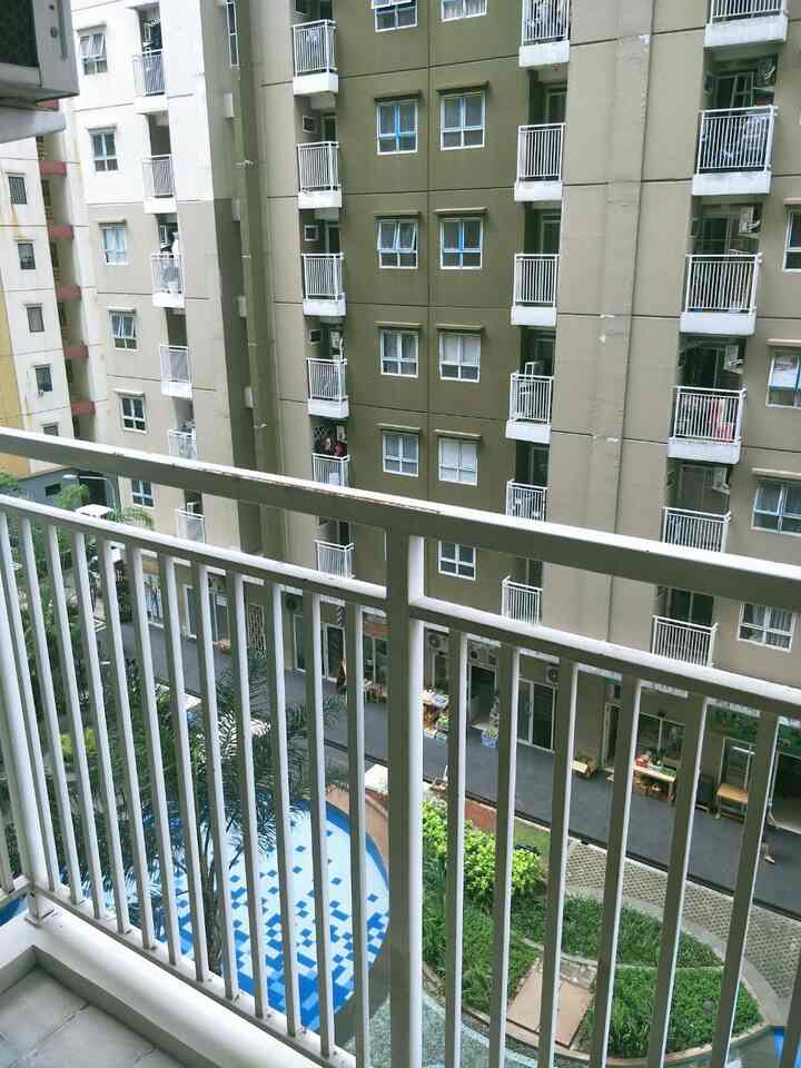 Pagar Rumah aka pagar apartemen yang simple minimalis berwarna putih. Sementara didecor hanya dengan sedikit tanaman, supaya tidak terlihat penuh. Kursi balkon yang kubeli belum sempat dipindah kesini karena mau ganti lantai dekornya terlebih dahulu.

#PagarMinimalis #PagarRumahMinimalis 
#PagarKayu #PagarBesi #PagarRoaster  #PagarPVC  #PagarMetal#InspirasiPagar#PagarStyle
