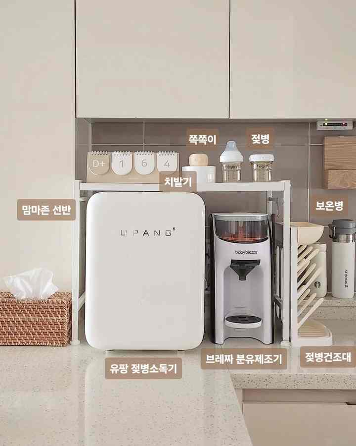 出産前、子育て準備用品リスト👶🏻🩷

1. マムマゾン🍼

出産前の子育て準備のため
一番気になった部分はマママゾンでした🤍

調理員退所して家に帰ると
まさにママを食べられるようにあらかじめ準備することをお勧めします。

ちなみに、母乳育児なしで完分基準です。

1️⃣哺乳瓶＋乳首（SS）
哺乳瓶と乳首は2〜3本だけ先に準備して使ってみた後
赤ちゃんに合ったら、追加で購入することをお勧めします。

2️⃣粉乳
ミルクは事前に調べて準備することができます。
調理員で餌だった製品がうまく合えば、そのまま食べてもいいです。

3️⃣  #맘마존선반 #맘마존인테리어 #출산준비 #육아용품 #육아용품준비 #예비맘  #육아는템빨 #출산준비물 #오늘의육아 #육아템 #육아템추천