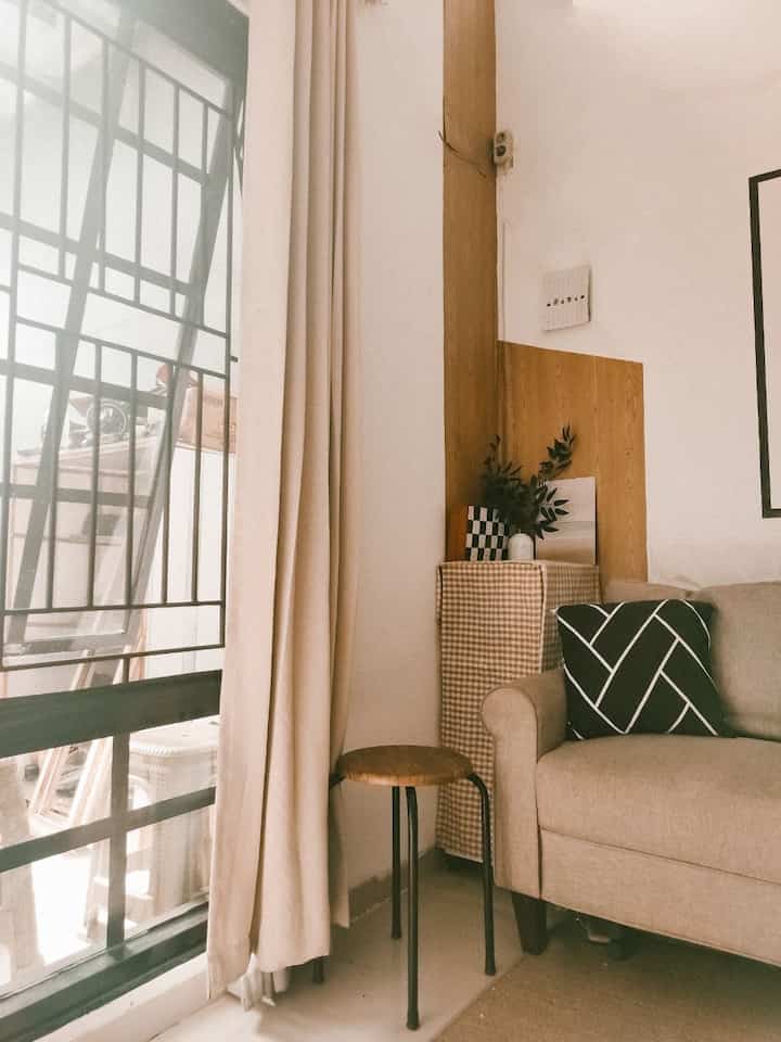 Corner Livingroom ( 거실 코너 )

- merupakan area penyimpanan yang fast moving dengan nuansa korean wood. Aku menambahkan penutup kain kotak kotak warna cream agar lebih terkesan simple korean look. Dan menambah hiasan daun hijau agar lebih fresh. 

- untuk catur itu memang catur asli yang sering dimainkan bersama keluarga, jadi ditaruh diatas rak lemari itu saja karena mudah diambil, namun juga bisa sebagai pemanis hiasan sudut ruang tamu.

- kursi bakso atau kursi duduk mini yang biasa dipakai saat sore melihat pemandangan luar lewat pintu jendela.

- Simple but Comfort - adalah motto keluarga kami dirumah Grava House

yuk intip tips dan dekorasi rumah lainnya hanya di Ohouse

aplikasi seputar rumah yang tidak hanya menampilkan foto tentang rumah namun juga berisi cerita dan tips yang berkesan untuk yorobun.

- gomawoyo chingudeul - 
.
.
#cornerlivingroom
#pojokruangtamu
#lemaripenyimpanan
#warnacatdinding
#ruangtamujapandi
#ruangpojokminimalis
#cornerminimalis
#cornermultifungsi
#rumahjapandi
#rumahminimalis
#rumahjapandiminimalis
#curtaincream
#kursiminimalis
#mainancatur
 