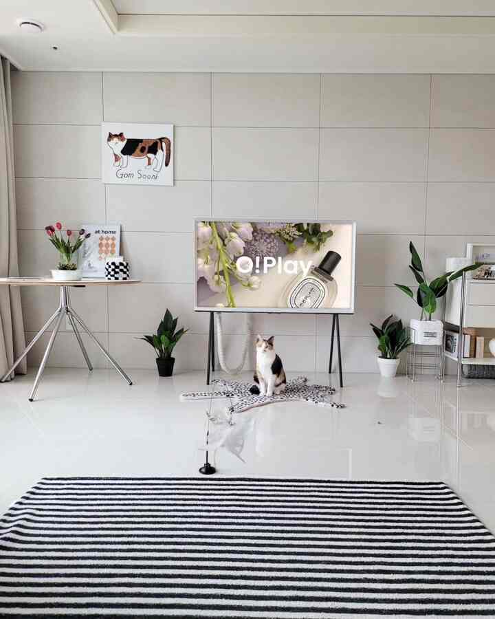 #러그의계절 Permadani yang cocok dipadukan dengan ruang tamu berwarna putih 〰️🖤

✨Rumah/Instagram hari ini ikuti saya + Ikuti saya dan saya akan menyukai Anda kembali

✨Rumah Gomsuni✨
@gomsooni_house 
www.instagram.com/gomsooni_house
(Anda dipersilakan untuk menindaklanjuti :)

#Ikuti saya #거실인테리어 #신혼집인테리어 #신혼집 #집꾸미기 #홈오피스
#Dekorasi Ruangan #데스크테리어 #책상꾸미기 #고양이집사 #컴퓨터방 #만들기
#Barang cantik adalah yang terbaik #서재인테리어 #서재꾸미기 #홈오피스
#Musim GugurAiMyHouse #가구탐구생활 #우리집포토존 #우리집포토존 #내돈내산
#Dekorasi kamar sendiri #자취방꾸미기 #거실러그 #화이트인테리어
#Alat peraga interior #거실수납장 #거실수납 #거실티비장 