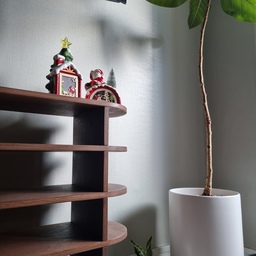 메리크리스마스 🌲☃️🥰
벌써부터 여기저기 크리스마스 준비가 한창인것 같아요^^
저도 늦을세라 세라믹 LED 크리스마스 소품으로 조금이나마 분위기를 내었어요~ㅎㅎㅎ
아직 소품 안에 넣는 건전지를 못구해서 불은 밝히지 못했지만 조만간 예쁜 모습으로 또 찾아올게요^-^
#오늘부터크리스마스 #1일차 #메리크리스마스 #성탄절 #크리스마스소품 #세라믹조명 #트리하우스 #xmas  #콘수프기록 #맞팔