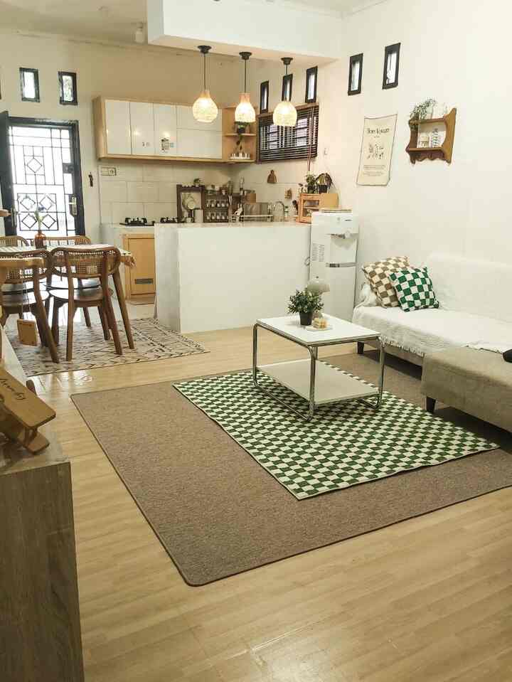 Style Rumah 🏠 
Konsep ryuto house sendiri lebih ke arah japandi, tetapi seiring berjalanny waktu kami banyak menerapkan bermacam macam style tergantung mood di ruangan tersebut. Kebanyakan furniture yang kami pilih berbahan kayu, rotan dan furniture berwarna putih. Untuk fresh look kami banyak menambahkan tanaman artificial di berbagai sudut ruangan.

#japandi #rumahjapandi #livingroom #kitchen #diningroom #playroom #kidsroom #mejaminimalis #karpetaesthetic #lampuaesthethic #rakkayu

