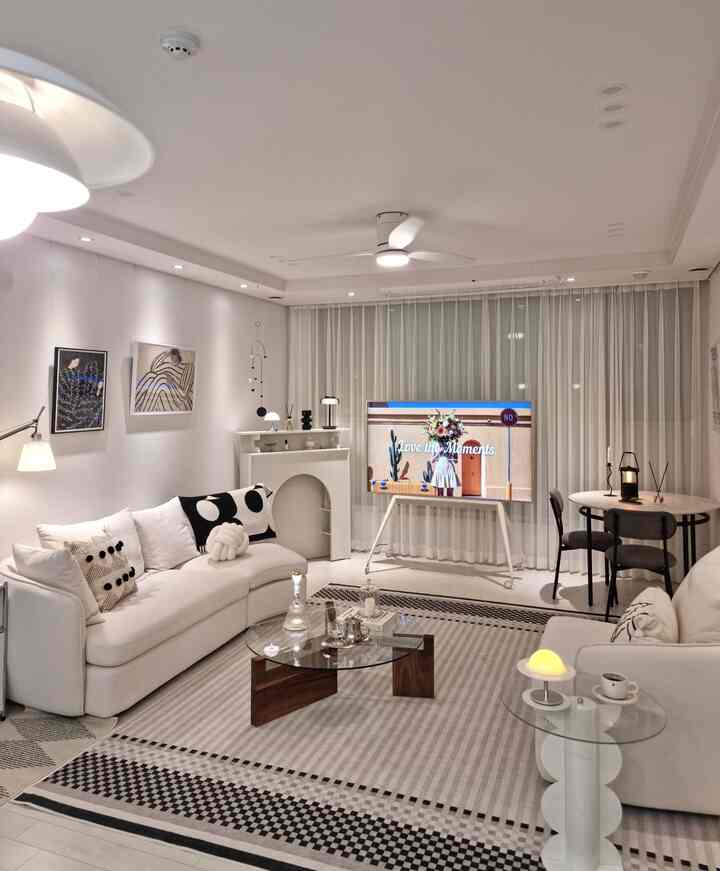 #예쁜가전잘산템
These days, TV designs seem to be so pretty.
It even has wheels, so it's easy to move even though it's a 65-inch large TV, so it's nice to drag it around to the bedroom, study, kitchen, etc.

I put it on the living room frame side, then moved the sofa and put it on the window side, and I think it's really convenient because I can watch it comfortably while eating at the table.

I like it because the flat and slim design neatly hides the messy lines.

#Living Room Interior #거실꾸미기 #집꾸미기 #신혼집거실 #화이트인테리어 #모던인테리어 #아파트인테리어 #30평대인테리어 #신혼가전 #홈스타일링 #신혼집 #신혼집꾸미기 #스탠드tv #리빙룸 #미드센츄리모던 #패브릭소파 #디자인가전 #신혼살림 #혼수가전 #신혼집인테리어 #거실가구 #거실조명 #조명추천 #거실테이블 #러그 #거실러그 #예쁜템최고야 #맞팔