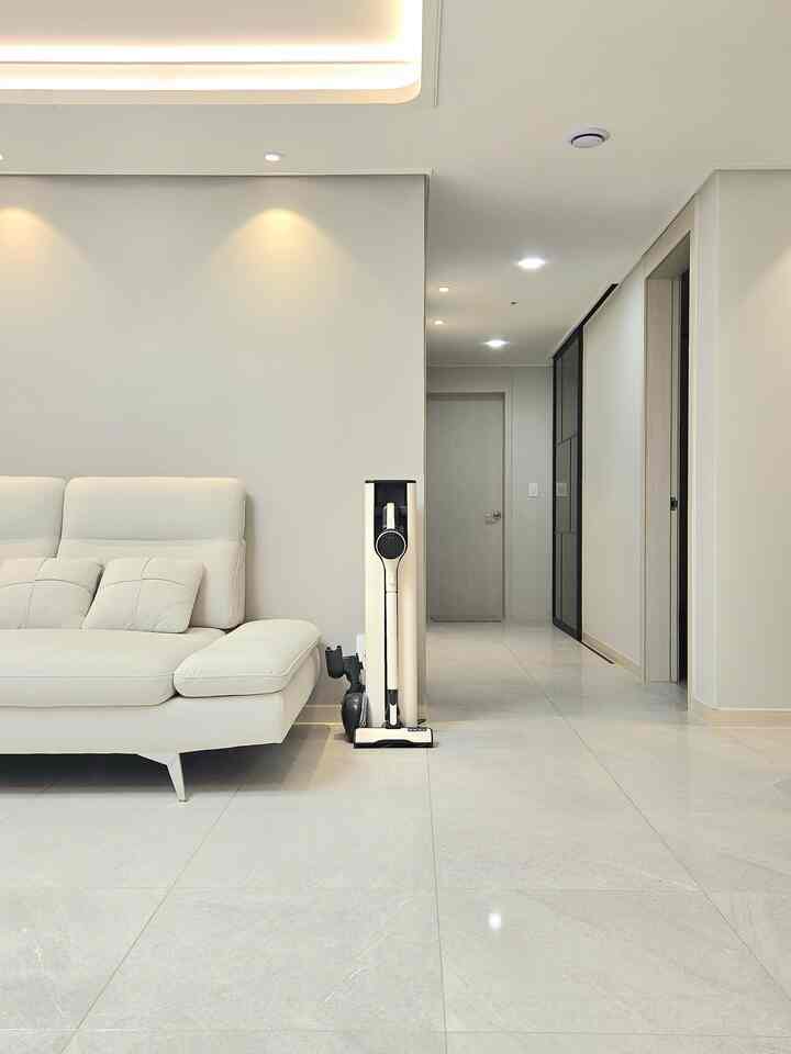 きれいな家電やサンテムで最近購入した浄水器 
上げるかどうかを考えてみると、私の家のインテリアに半分を
占めるLG家電が好きでした：D
クリーナー、冷蔵庫、テレビ、スタイラー、ウォッシュタワー、食器洗い機、オーブンまで
私は今日です。 
クリーナー、冷蔵庫、スタイラー、ウォッシュタワー製品を見てください🤍

ベージュカラーでうまくいったので、華やかで甘いです。
新婚家電でぴったり好きです！
どうやら家電は買って長く使うものだから
インテリアも傷つけてはいけません、カラー感もすっきりしたほうがいい
考えて選んだ商品ですよ☑️

すでに使用したのは一年半が過ぎましたが、
新婚家電でときめいっぱいのlgオブジェ🤍
でもキッチンにはそれなりのポイントを一つ与えたいから
ベージュカラーの下段はピンクカラーでポイントしてくれましたが今までも
これはとても上手だったと思うカラーポイント🩷👀

＃かわいい家電サンサンテム＃LG
＃今日の家＃今日のシーンカット＃コンスープ記録＃今日の家のチャレンジ
#lgオブジェコレクション #lgオブジェ #lgオブジェ冷蔵庫
#lgスタイラー #lgウォッシュタワー #lg掃除機 #lg家電
＃チャレンジ参加＃チャレンジ＃今日の記録＃新婚生活＃サリムサル
#家電おすすめ #家電インテリア #35平インテリア
＃30ピエロインテリア＃30ピエロアパートインテリア＃新婚旅行
＃新婚夫婦グッドサンテム＃新婚家電＃新婚家具＃新婚夫婦インテリア
#新婚夫婦