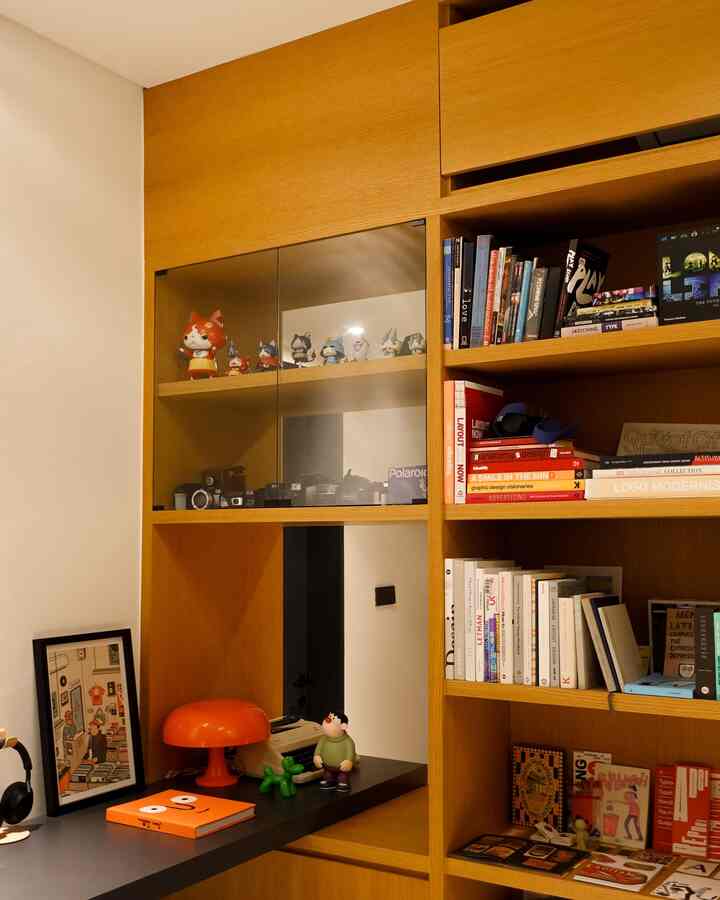 Menyukai tambahan baru ini di rumah kami 🫶
#CatInterior #HomeOffice #RuangKerja #GantunganHeadphone #Pigura #FramePoster #WorkingRoom #Artwork