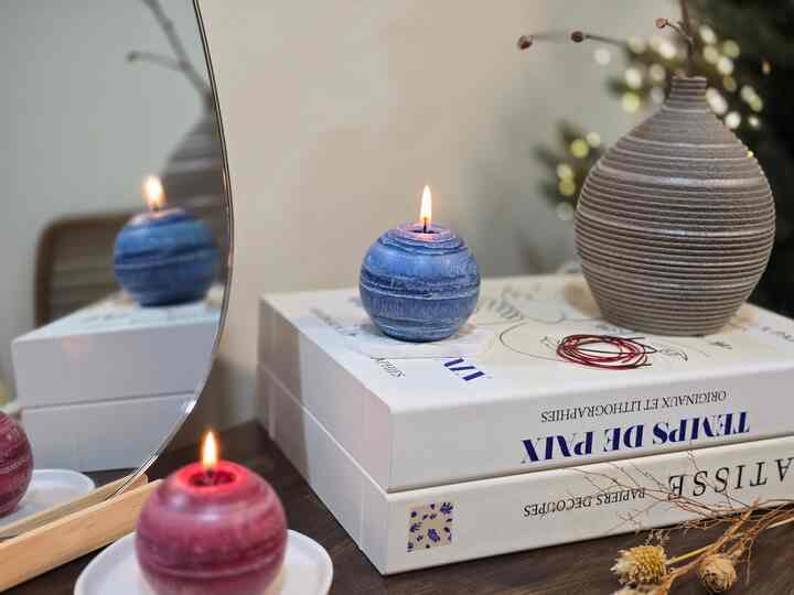 家が贈り物として人気のアイテムの一つ！ 
切実に望むなら必ず行われるという願いキャンドル



 意味のあるキャンドルはどこでも見たことがないので
特別な日に意味のある贈り物をするのに適した
前に映像に載せたソウォンソクが入っているウィッシュキャンドル
長い間人々の心の中にある 
願いに向かう切実な心
 現実になることを望む心から作られた 
ウィッシュ＆ジンクスというブランドのキャンドルミニ3種
年末になるとプレゼントする場所が多くなります。
こんな願いキャンドル一つ用意していくらどうかしたいご紹介させていただきます


！

ウィッシュキャンドルはこれらの普遍的な信仰を持っています 
製品に入れて願いを祈る 
これをメディエーターとして、現実で行われる 
念願の心を表現したいという点で
とても感動しました。

【特徴とデザイン】
まるで宇宙惑星を見ているような勇敢な感じを与えます。
天然素材のクリスタルパームワックス 
固有の結晶形で
雪の結晶の模様が表面に現れるのが特徴

[3つの香]
ベリーラッキーさわやかなブラックチェリー香
ビータースイートカモミールと苦いハーブの香り
エバーエフターの自然を盛り込んだサンダルウッディ香

願いを考えながら吸うキャンドル
溶けたらソウォンソクが出ると言う 
もっと期待されています。

この願い石は天然石で作られ、願いを込めたブレスレットで作って願いを叶えるように 
ウォンソクのブレスレットを手首につけたら
いつも幸運が一緒だと思うので、もっと意味があると思います。
高級陣の形でどこに置いても 
オブジェ効果があるので 
インテリア小物として置いてもいいウィッシュキャンドル

今年も1ヶ月しか残っていません。

年末に知人や卒業、入学先物として
最もセンスのある贈り物をしたい場合
切実に祈り、願いを現実に成し遂げることを願って…
ウォンソクの入ったウィッシュキャンドル 
プレゼントしてみてはいかがでしょうか~~

＃ウィッシュキャンドル＃ウィッシュ＆ジンクス＃年末プレゼント＃キャンドルインテリア 
＃キャンドルギフト＃センス付きプレゼント＃サンサンテム＃オブジェキャンドル
＃インテリアキャンドル＃ソウォンソク＃ソウォンソクキャンドル＃今日のシーン 
＃家の贈り物＃コンスープ記録＃リビングテム 
＃香草おすすめ＃香りテリア＃願い香草
＃かわいい小物 
＃コンスープ記録＃インテリアアクセサリー＃今日の私たちの家 


