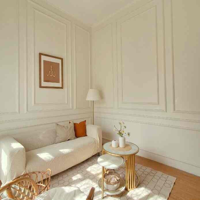 ✨️Wall Moulding✨️

Salah 1 keputusan yg paling tepat ketika renovasi 2tahun lalu adalah memasang wall moulding pada ruangtamu. Ruangtamu dengan luas 3x3m ini memiliki tinggi lebih kurang 4m, sehingga sayang kalau dinding yg cukup tinggi ini hanya dicat polosan saja. Dengan budget pas-pasan akhirnya kami memutuskan untuk memasang wall moulding dengan bahan gypsum pada dinding ruangtamu.

Pemilihan material ini sangat tepat karena wall moulding membuat ruangan semakin cantik dan estetik, material ini juga ramah dikantong dan mudah didapatkan.

#WallMoulding #MaterialRenovasi #MaterialMurah #catdinding #ruangtamu #sofaruangtamu #coversofa #mejaruangtamu #karpetruangtamu #karpet #lampuruangtamu #lampu #sarungbantal 