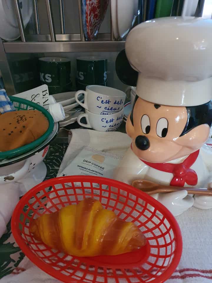 席を移したミッキーマウスシェフ

#mykitchen #cookiejar #미키마우스 #홈카페 #키친인테리어 