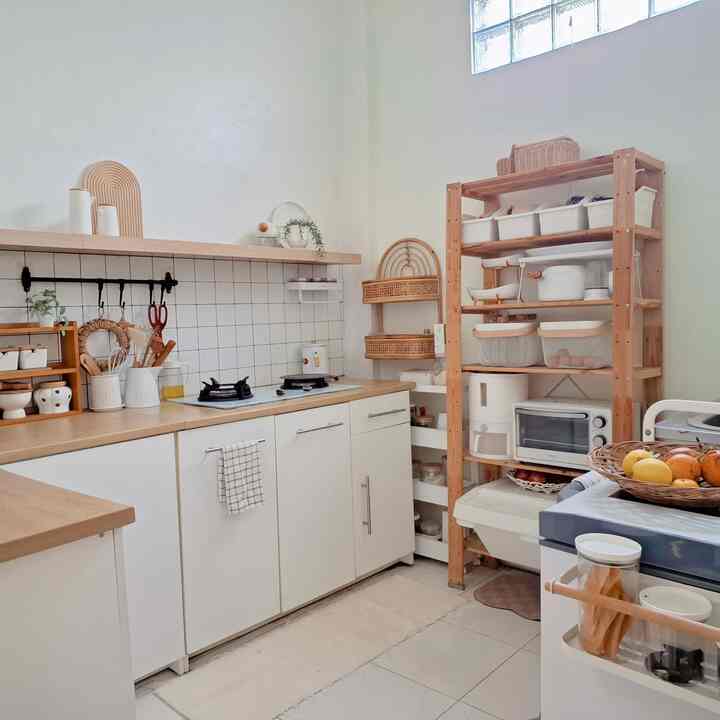 ✨️Tips Dapur Rapi ala dapurku✨️
• Gunakan kabinet tertutup
• Gunakan storage warna senada
• Susun alat masak dan berbagai bumbu dalam 1 rak

#KitchenSet #KitchenSetMinimalis #SinkDapur #SinkCuciPiring #RakDapur #KabinetDapur
#KitchenOrganization
#RuangMakanRapi