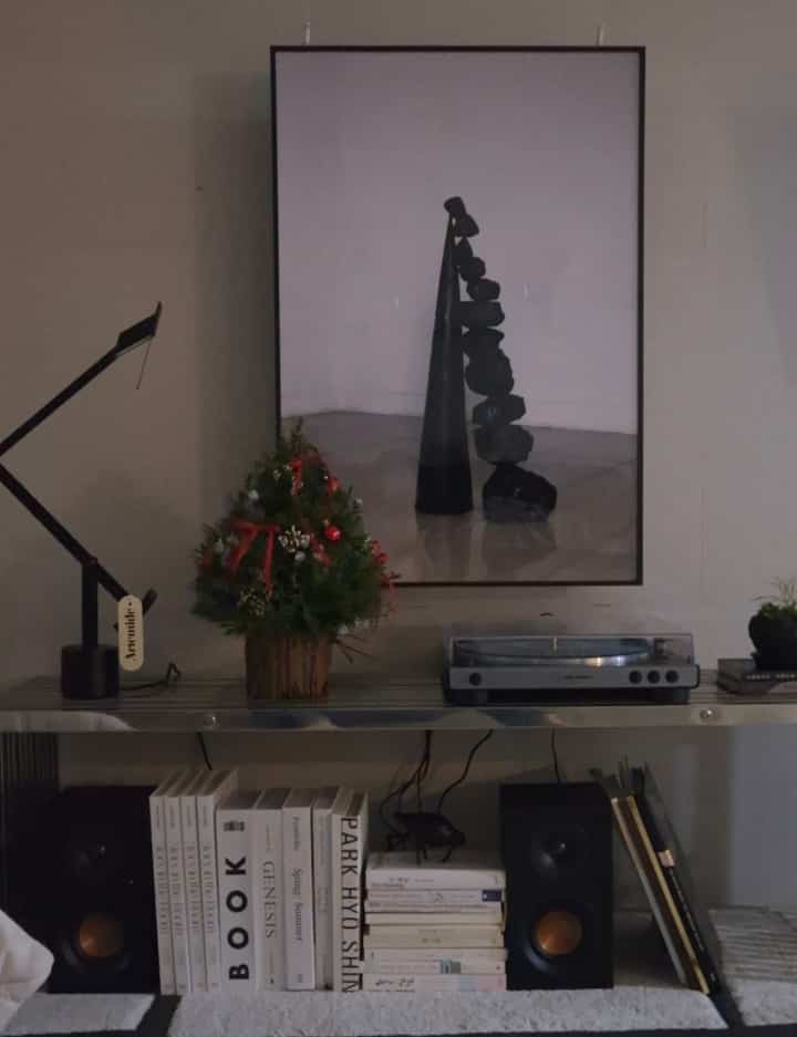 クリスマスツリー🎄....

今日2時からワンデークラスの機会があります。
花屋社長が様々に用意してくれた 
材料で思いっきり作ってみました！
贅沢に提供してくれたおかげで、
作って満足度がなんと高いか！ ！

ソルの香りが〜〜得て作る...
時間を通してあまりにも癒されています！
枝に果実が6,7種類あります。
退屈しないようにポイントサイクルも良かったです！
時間がどのように流れたのか、
なんてやっと止めましたね！

サイズはたとえミニですが…。
自分で作ったトリラ愛着いっぱいです..!!
だからクリスマスがもっと期待されています！
🌲🎄🌲🎄🌲🎄🌲🎄

@everylittlething_studio 上司今日 
ありがとうございました~~!!!  _studio #원데이클래스 #사장님사랑해요