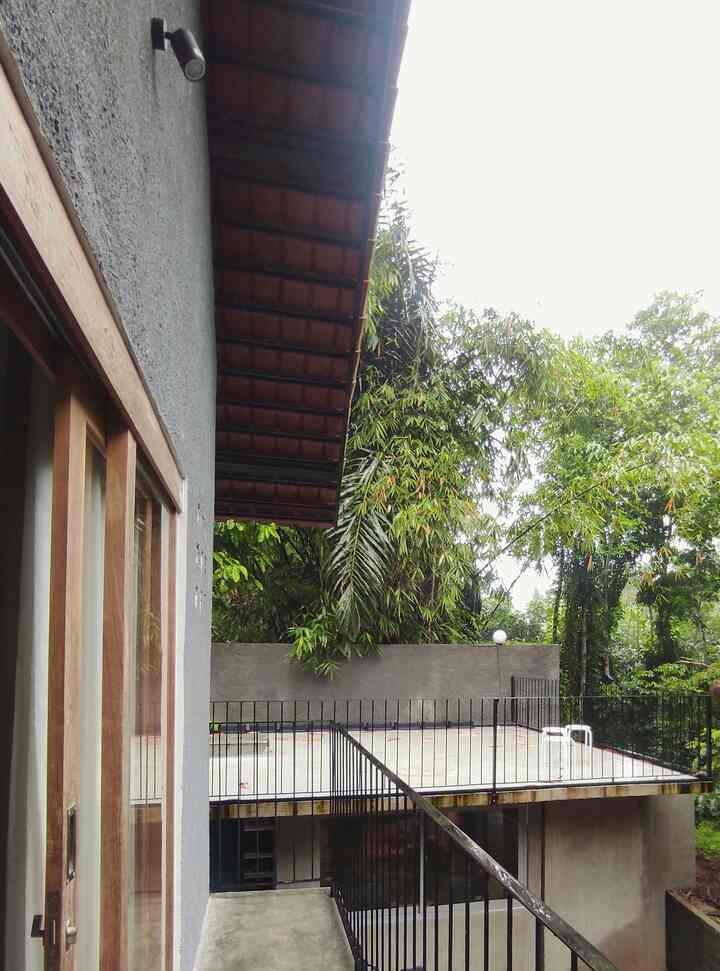 Hujan ditambah view hijau-hijau, bikin suasana syahdu ya. ✨✨🌱🌲💚
ini view kami dari Kamar Utama setiap harinya. Kalau hujan hawanya sejuk dan bikin betah nongkrong di rumah.
Kalau hujan begini, enaknya ngapain ya? 
#syahdu #rumahpedesaan #kursioutdoor #tempatnongkrong #handlepintu #lampudinding #lampuoutdoor #rumahdenganpekarangan #rumahtengahhutan #atap #rangkaatap #semen #rumahindustrial #rumahtropis
