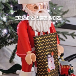 #제품제공
크리스마스 선물은 말이죠
언제나 저희의 마음을 설레게 해요 🎄 
크리스마스 느낌 가득한 귀여운 레드 레귤러 오타마톤은 크리스마스 한정판 스티커로 더 특별하게 꾸며줄  수 있고 귀여워서 아이가 너무 좋아해요
누르거나 슬라이드하면 소리가 나 연주도 가능해서 아이와 놀아주거나 스스로 놀기에도 너무 좋은 악기이자 장난감!
오브제로서도 너무 귀엽고 이번 크리스마스 선물로 특별함을 안겨주실 수 있을거에요!
#오타마톤 #크리스마스선물 #크리스마스소품 #크리스마스선물추천 #크리스마스장난감 #재밌는선물 #전자악기 #특별한선물 #연말선물 #귀여운선물 #생일선물 #오늘부터크리스마스 #오늘의가든 #오늘의집 #오늘장면한컷 #오늘의우리집 
