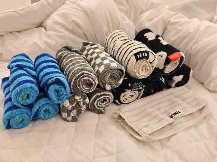 #수건추천 #우리집수건소개 #호텔타올 

I've been collecting towels little by little, and now I have quite a lot of them.
(But I still want to buy pretty towels when I see them ;;)

I'll introduce our home towel brand☺️

#Teto #teto 
Teto towels are made of 100% Supima material, so they're very soft and of good quality. I touched them and bought them when they were at the Seongsu-dong pop-up store, and although the price is a bit high, they're definitely thick and good!!
Since the towels are rolled up, you can see the thickness at a glance.
Teto is the thickest^^
Teto is the best because it doesn't get wet even when a woman with long hair comes out of the shower...!

So I like that I can use it fluffy.

#Maison de Cotton
Maison de Cotton products are also famous for being very soft.
It's a little thinner than Teto, but it feels a little softer. I bought it in a cute ghost shape.

Teto has a lot of geometric patterns and Maison de Cotton is a little cuter!

#Giraroche #뱀부타올

I like the softness of the bamboo towel, so it's the first towel I bought. The green color also makes the bathroom feel fresh.

The thickness and such are similar to the most common towels.

I think it's a good towel to use in a house with a child.

#Ikea #이케아수건
Ikea towels..! are thin and wide. However, they are thinner than other towels, so I only use them when I wash my face or hair. The price is cheap, and I think there's no towel that's as good as this in terms of cost-effectiveness. I think I can add a point to the towel, so I use it as a bathroom accessory:)

#tekla #테클라
I'm using Tekla's handkerchief.
I use it to wipe my hands after washing dishes in the kitchen,
and I happened to have a Tekla handkerchief, and it's really pretty. These days, I think I'm really drawn to these small items.

There are quite a few, but when I see just towels and fabrics, I don't know why I want to buy them so much.
ㅎㅎ I'll upload more when my family grows.
#followback #맞팔환영

