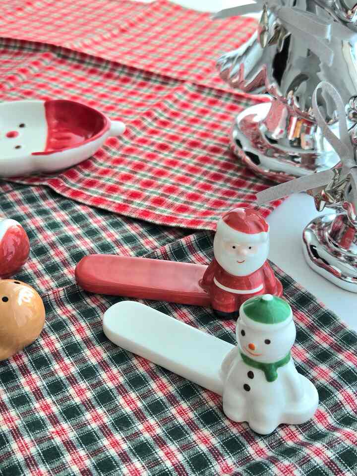 It's already Christmas Eve in two days 🎄💚❤️
I've finished preparing Christmas tableware at Modern House!
Now let's enjoy a home party 🥂☁️

#I also have Christmas items #크리스마스소품
#Christmas decoration #크리스마스준비 
#Christmas party #모던하우스크리스마스 
#Christmas event #크리스마스장면한컷 
#Christmas home party #크리스마스잇템
#Christmas tableware #테이블보 #크리스마스테이블보
#Pretty items are the best #콘수프기록 #맞팔 #소통